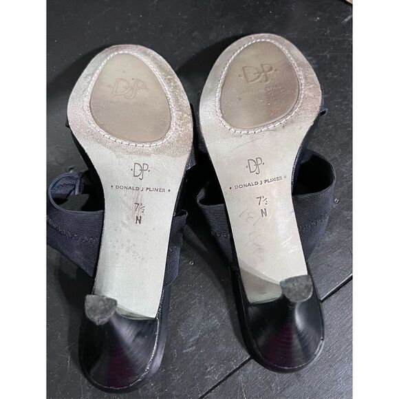 Donald J. Pliner Slip on Microfiber Double Strap Heel Size 7.5 N - Picture 5 of 5